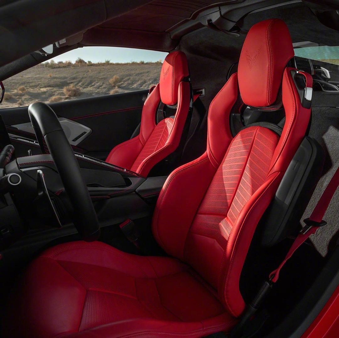 保时捷VS克尔维特，你会选择谁？