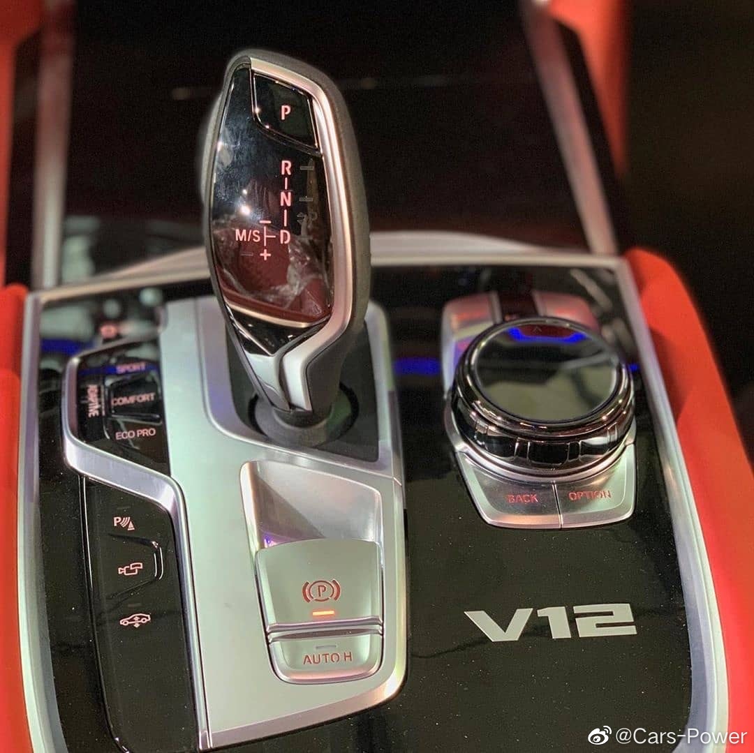 碧玺灰+红内 12缸大霸王 宝马M760Li