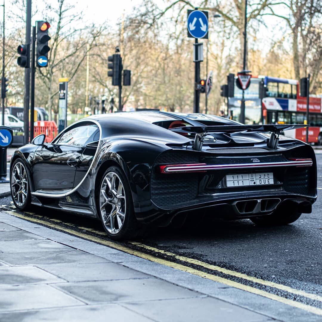 高清汽车美图：街拍分享 布加迪Chiron