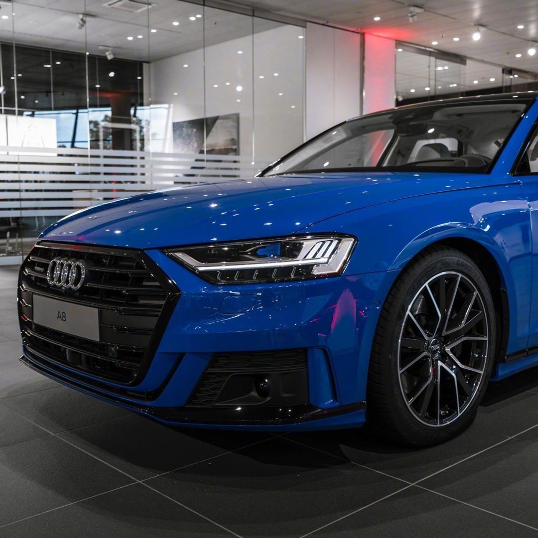 这个颜色的奥迪A8全世界也就这一辆了吧！