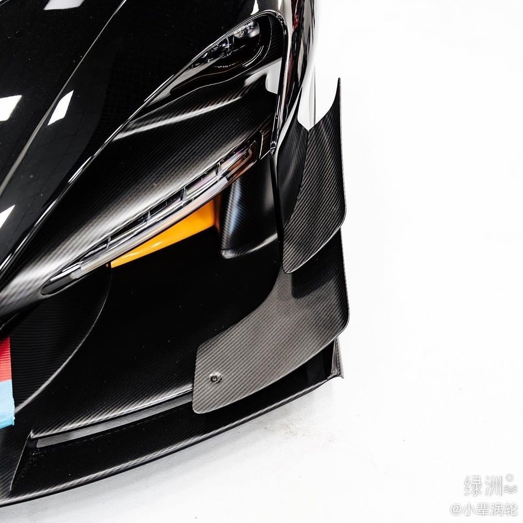 McLaren Senna GTR  覆盖件很多都是碳纤维件