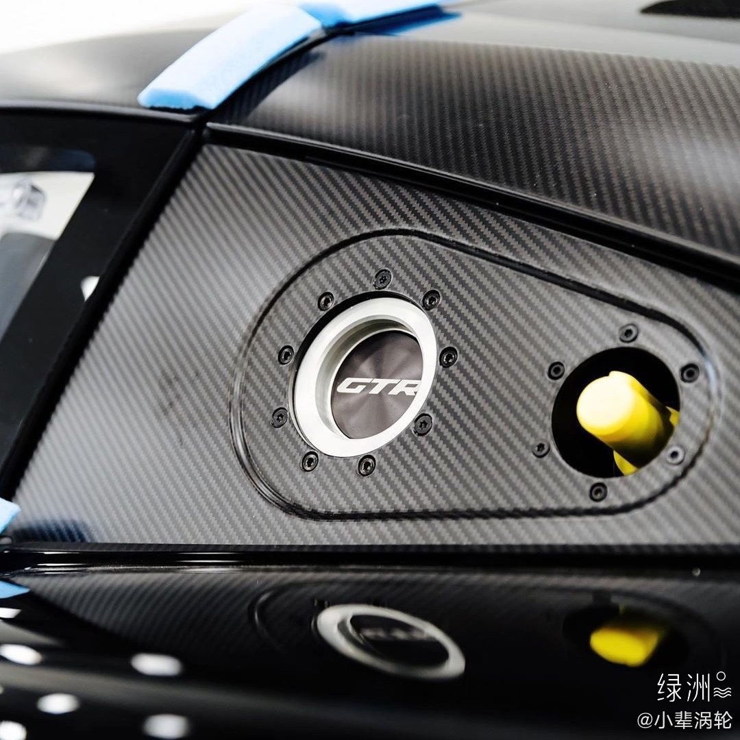 McLaren Senna GTR  覆盖件很多都是碳纤维件