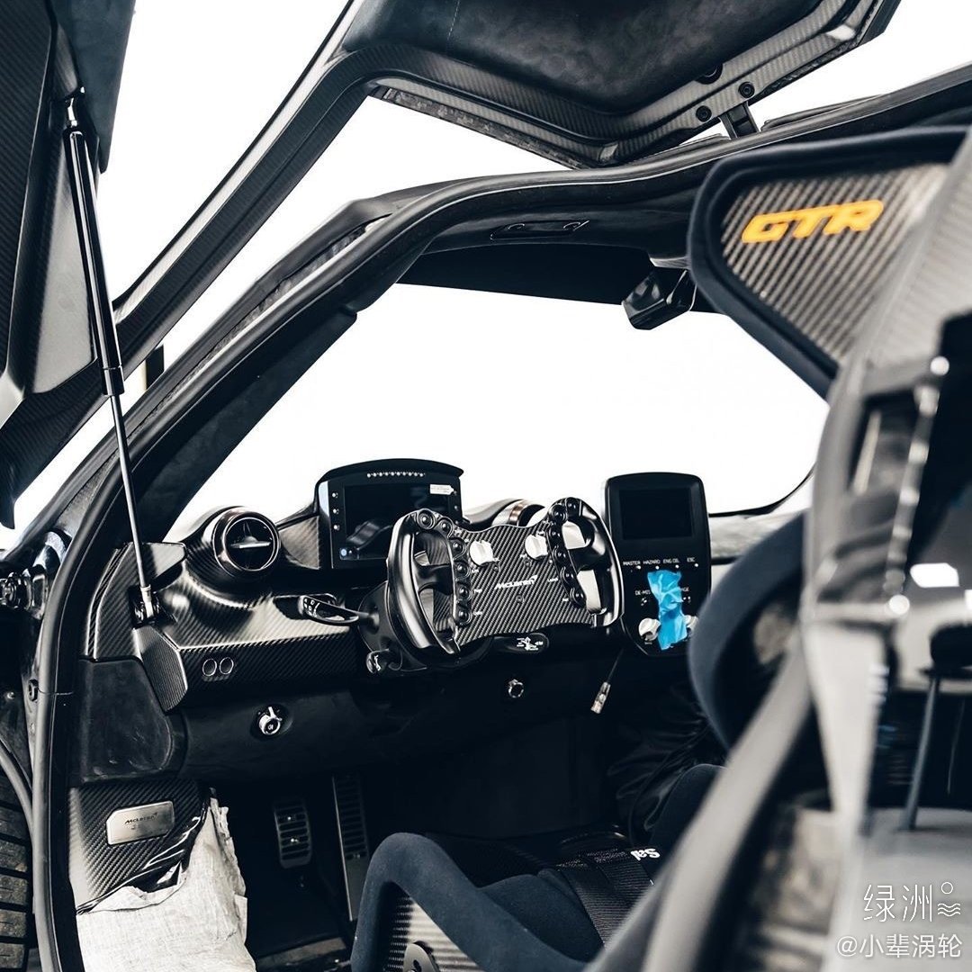 McLaren Senna GTR  覆盖件很多都是碳纤维件