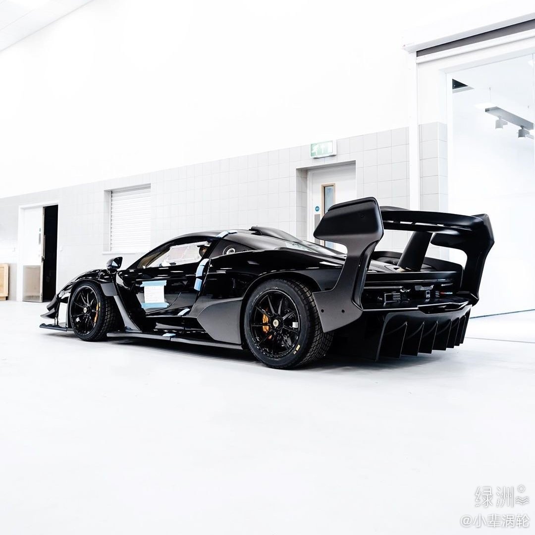 McLaren Senna GTR  覆盖件很多都是碳纤维件