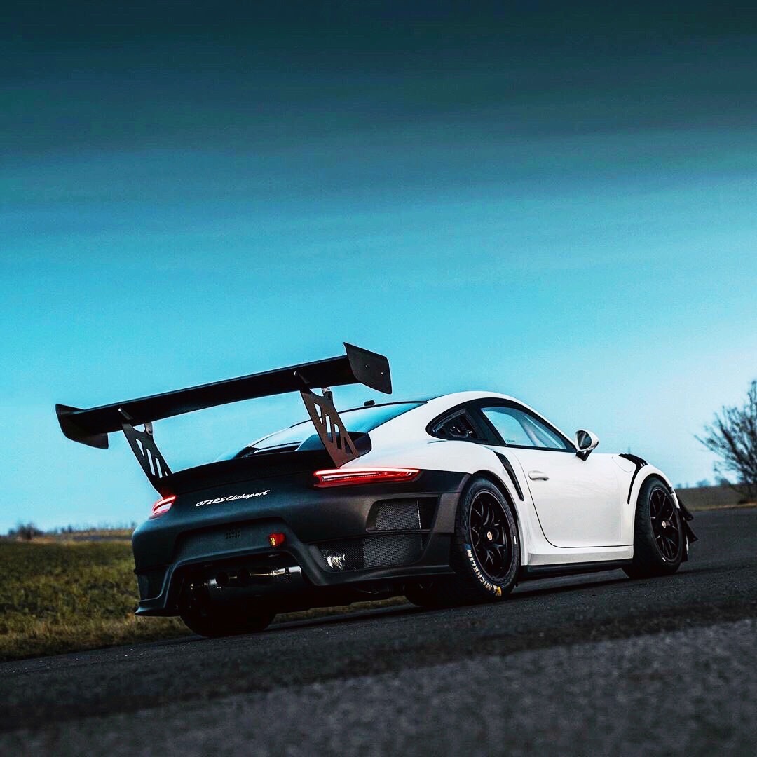 早 Porsche GT 2RS Club Sport