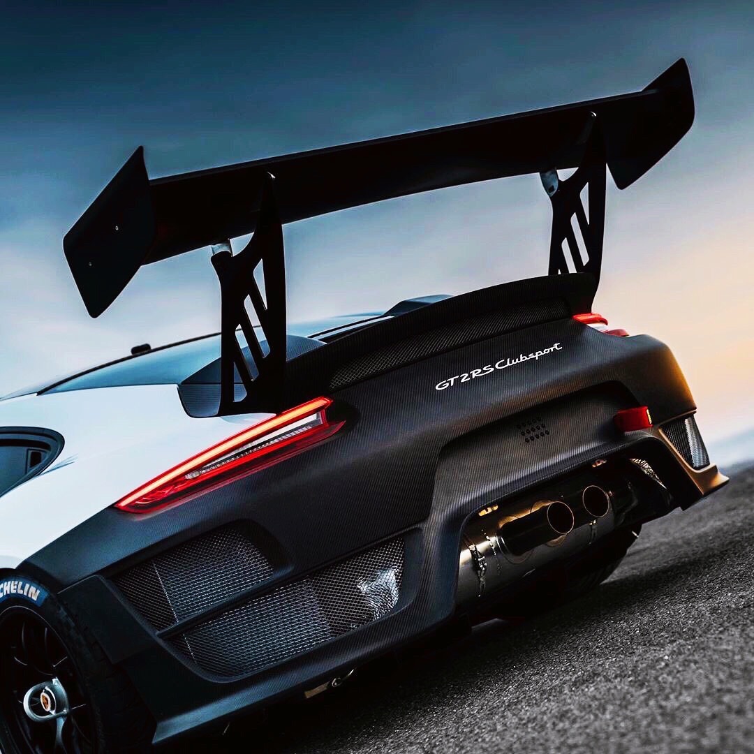早 Porsche GT 2RS Club Sport