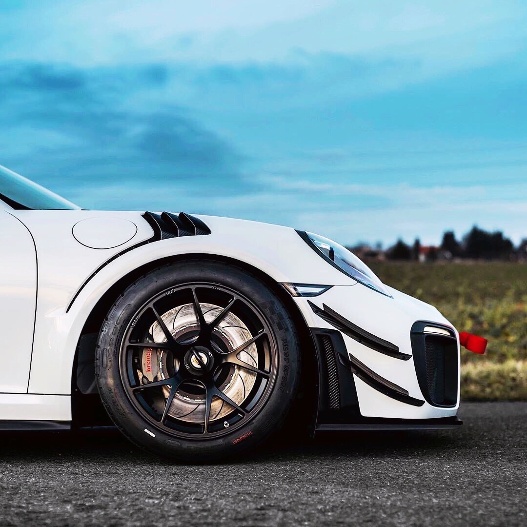 早 Porsche GT 2RS Club Sport