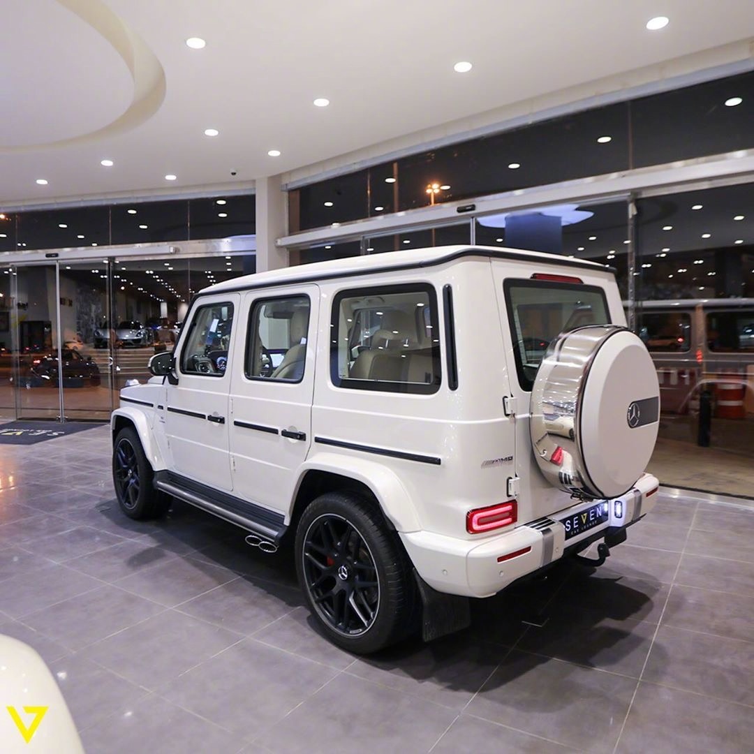 奔驰G级大白胖子，这么浅色的座椅坐不了两次就得脏.....