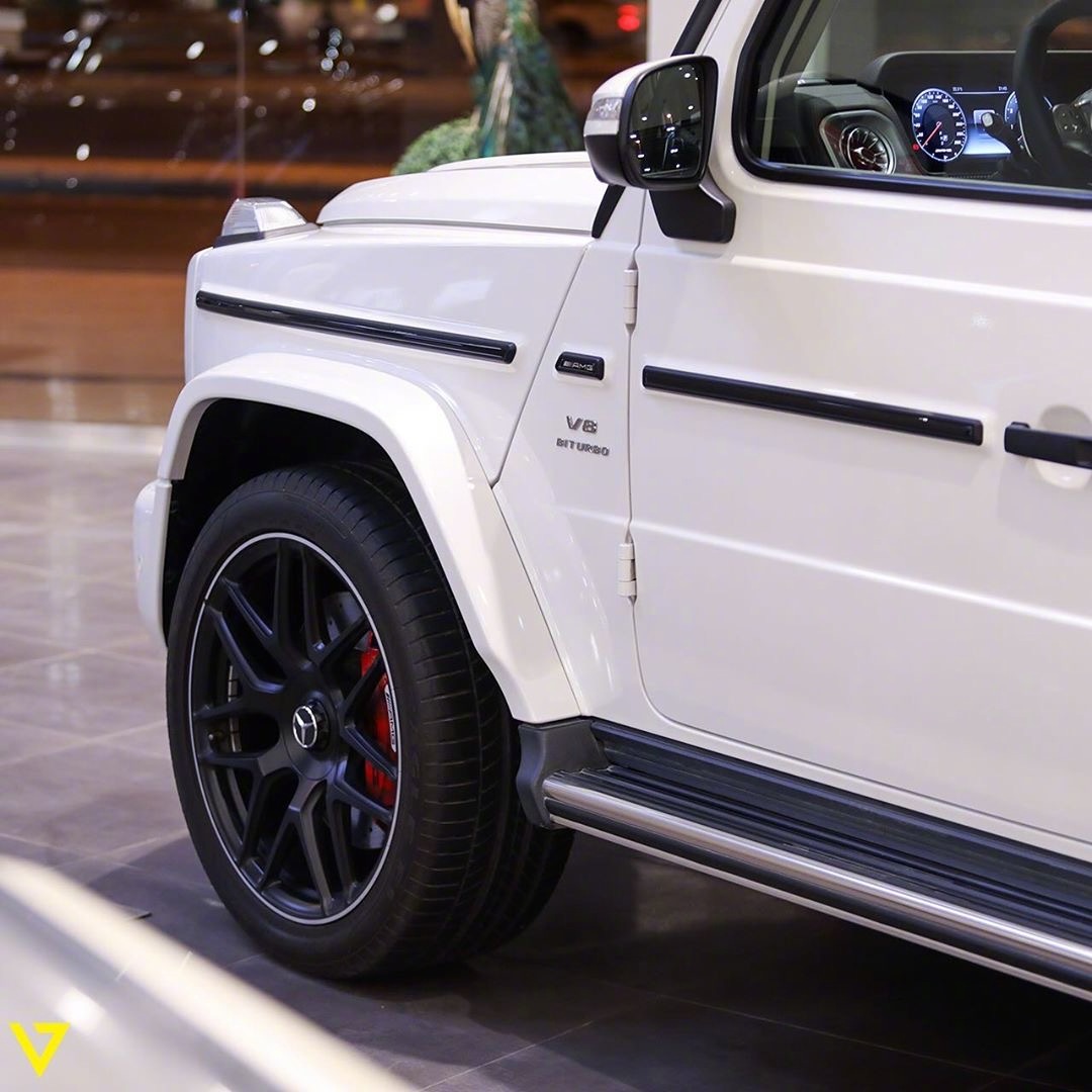 奔驰G级大白胖子，这么浅色的座椅坐不了两次就得脏.....