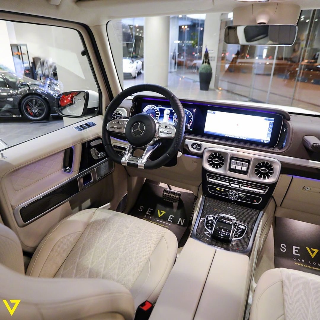 奔驰G级大白胖子，这么浅色的座椅坐不了两次就得脏.....