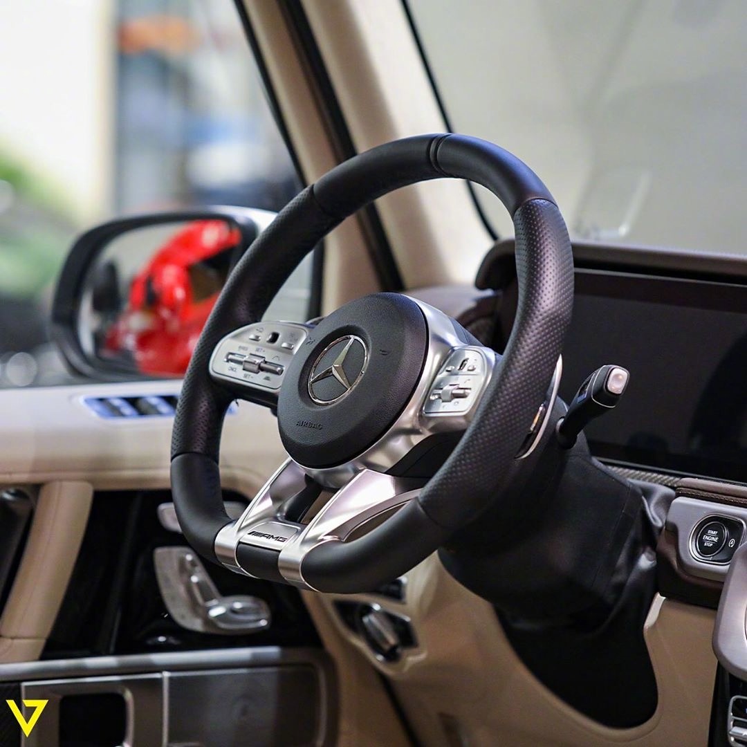 奔驰G级大白胖子，这么浅色的座椅坐不了两次就得脏.....