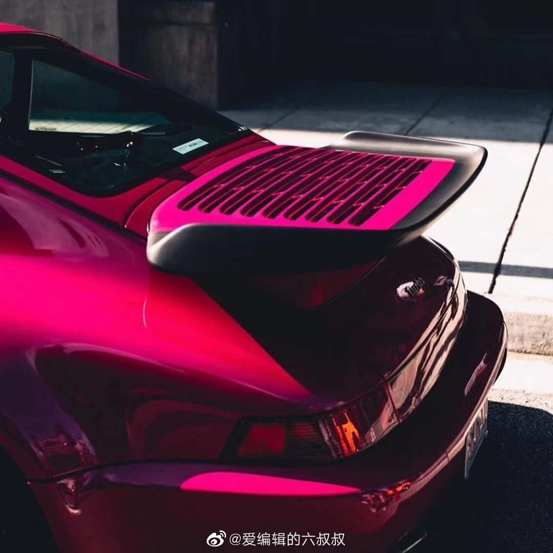 最美保时捷，964，太惊艳了，停在那就能让人屏住呼吸。