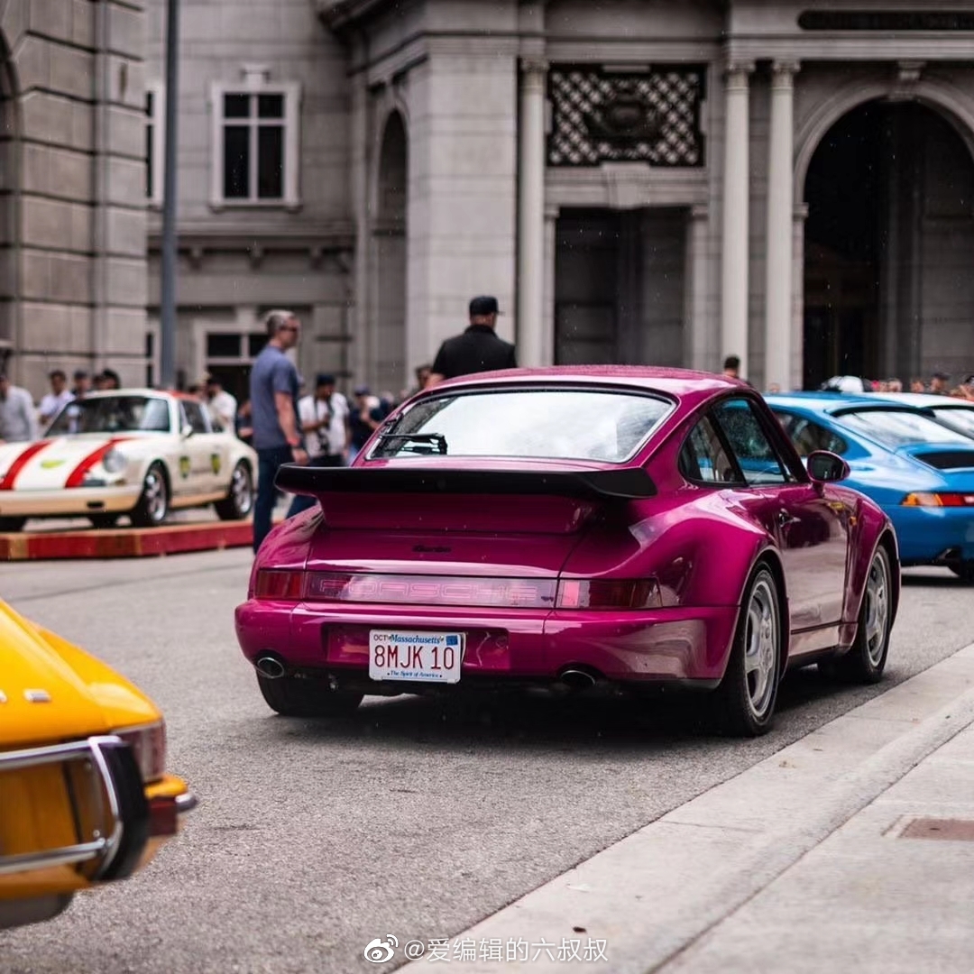 最美保时捷，964，太惊艳了，停在那就能让人屏住呼吸。