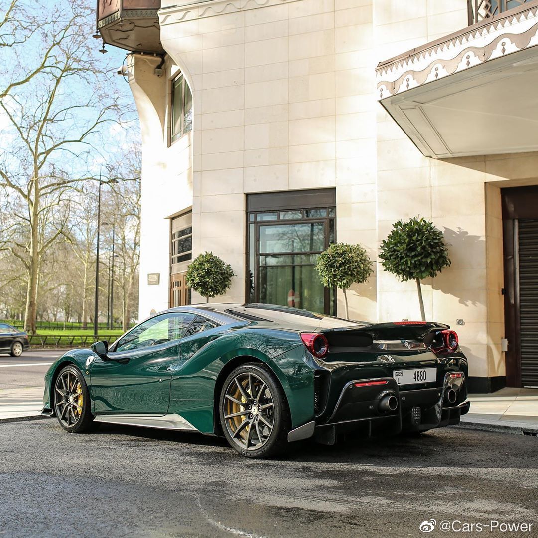 英国赛车绿涂装的意大利超跑 定制 法拉利488pista