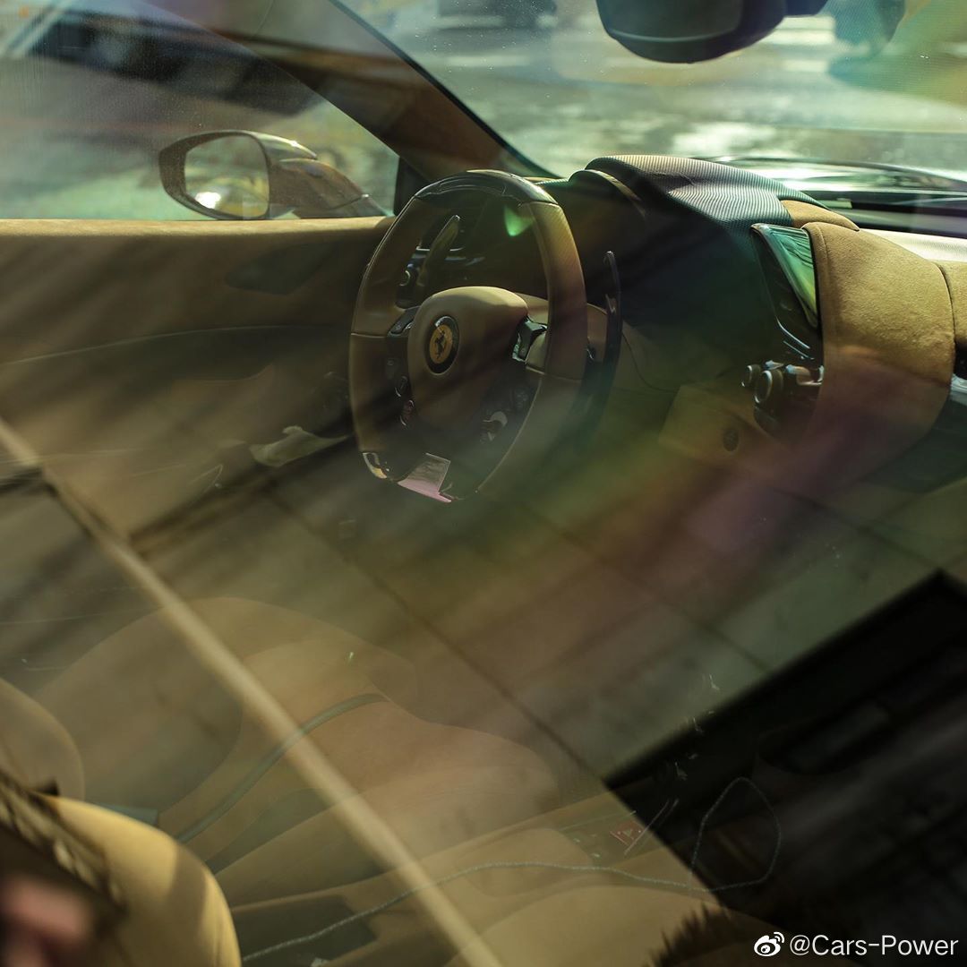 英国赛车绿涂装的意大利超跑 定制 法拉利488pista