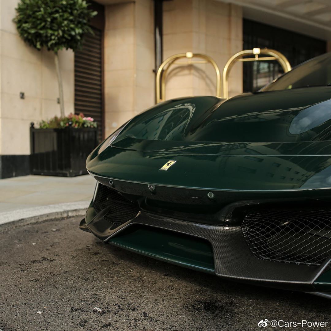 英国赛车绿涂装的意大利超跑 定制 法拉利488pista