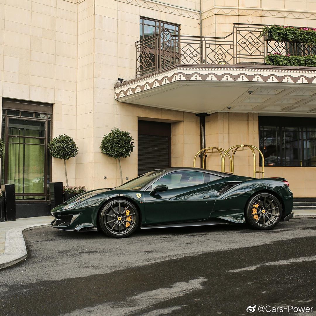 英国赛车绿涂装的意大利超跑 定制 法拉利488pista