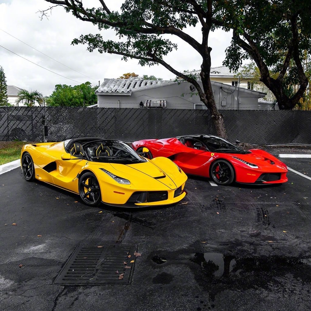 把两台法拉利laferrari放一块儿，怎么拍都是壮观啊！