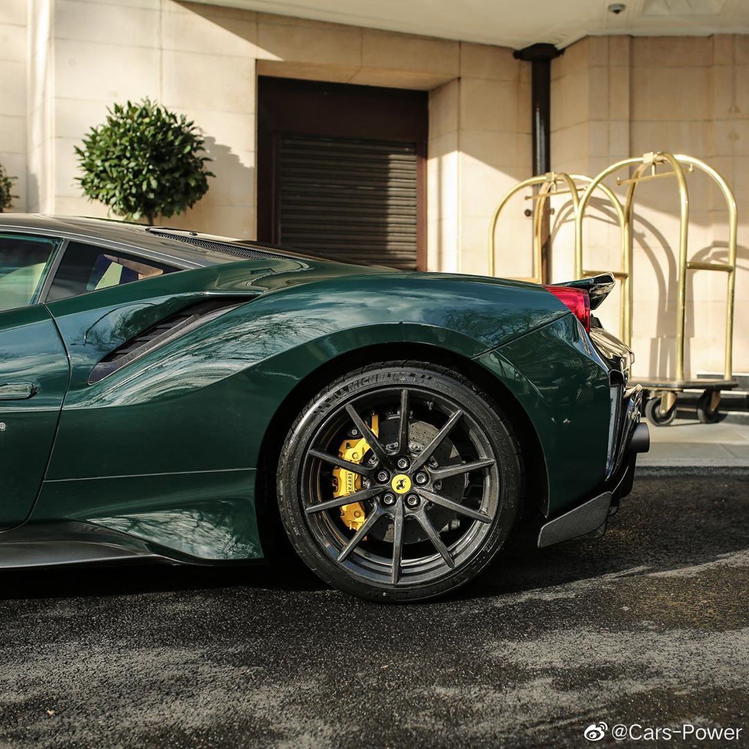 英国赛车绿涂装的意大利超跑 定制 法拉利488pista