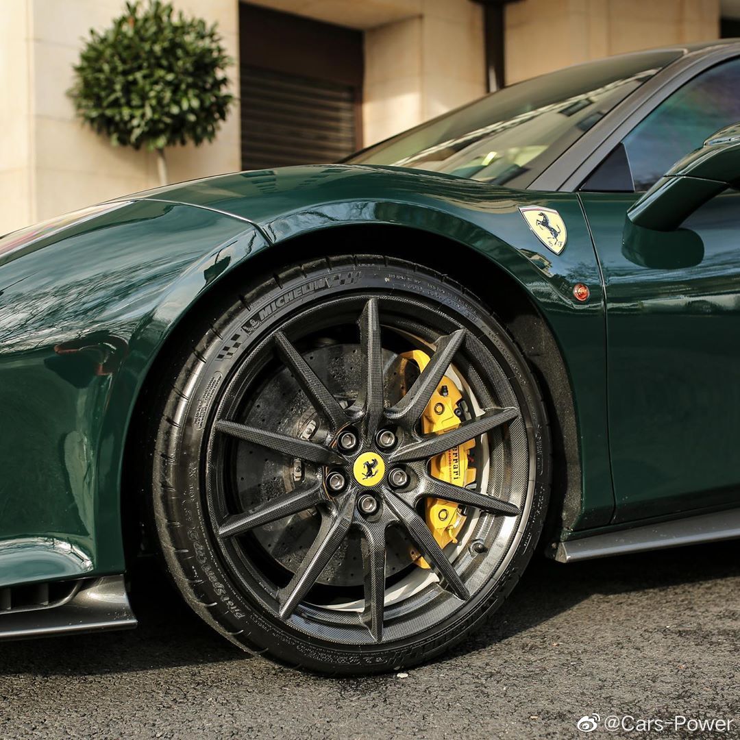 英国赛车绿涂装的意大利超跑 定制 法拉利488pista