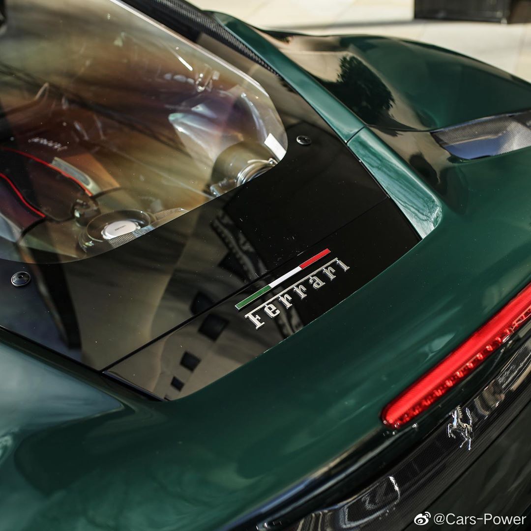 英国赛车绿涂装的意大利超跑 定制 法拉利488pista