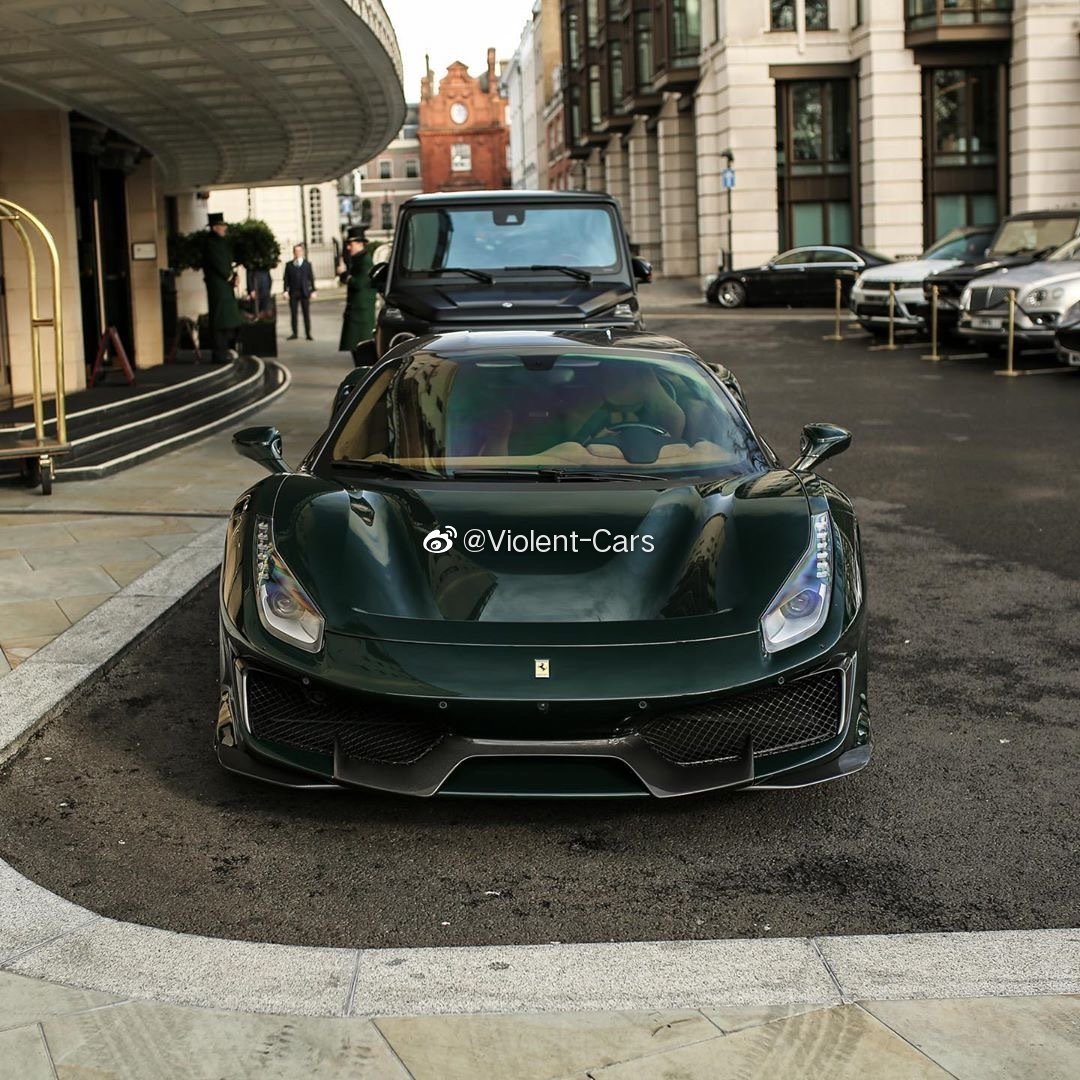 好看的汽车：绿色法拉利，同样也很骚