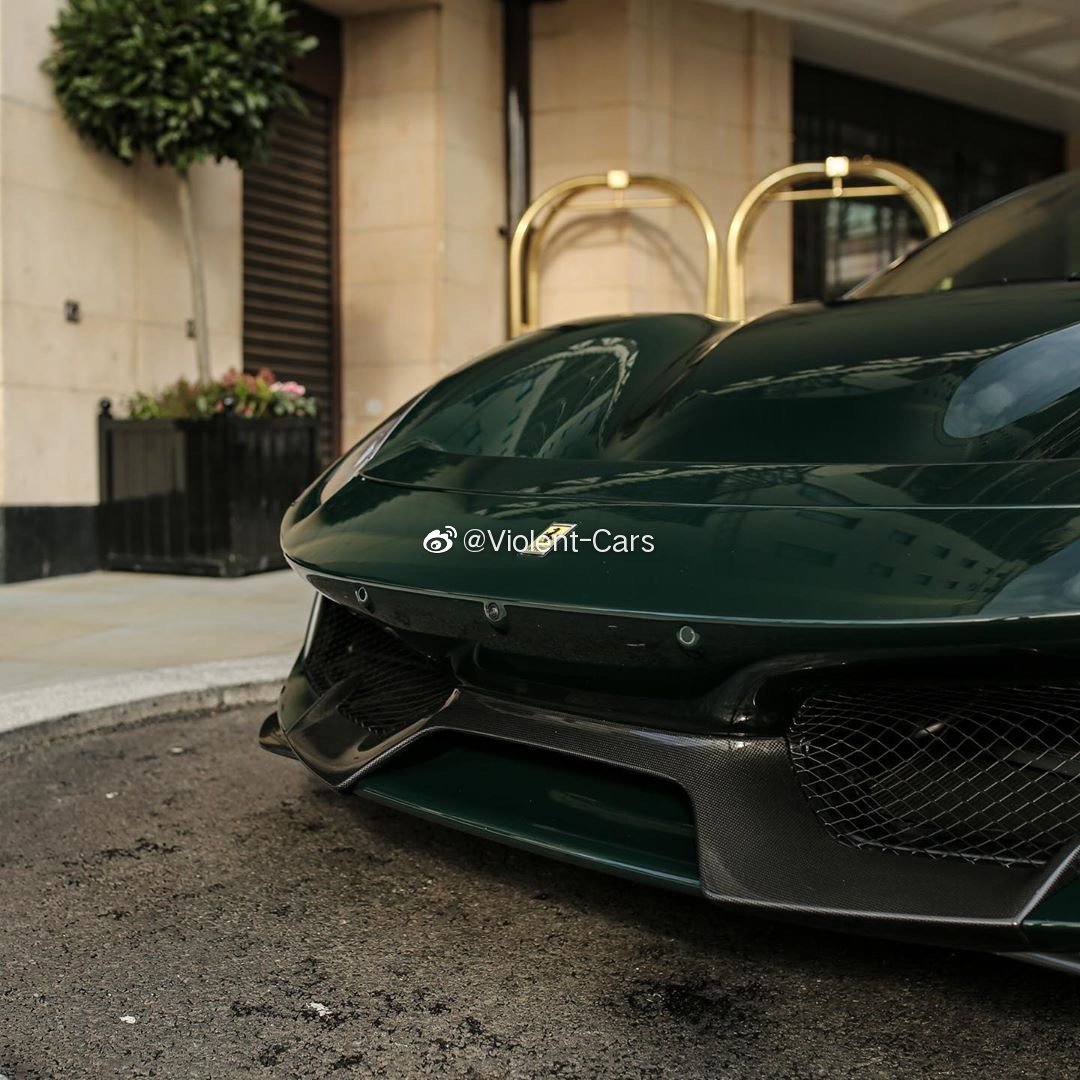 好看的汽车：绿色法拉利，同样也很骚