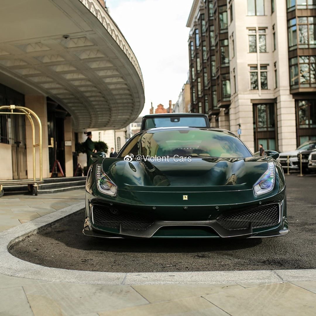 好看的汽车：绿色法拉利，同样也很骚