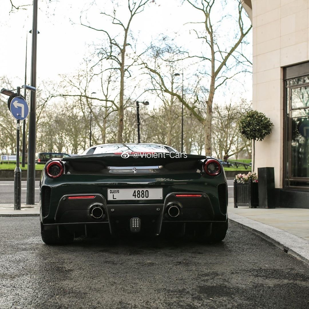 好看的汽车：绿色法拉利，同样也很骚