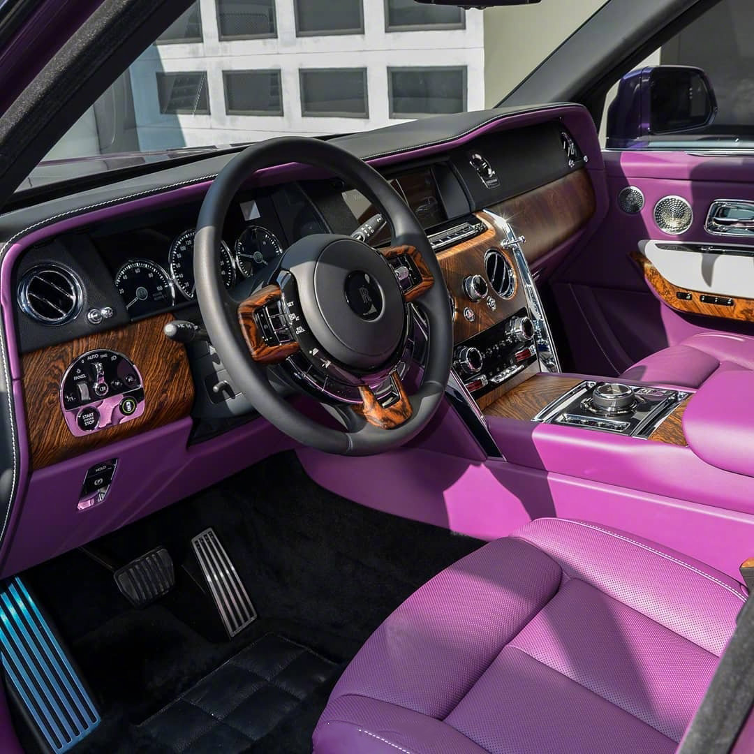 汽车美图抢先看：紫色库里南真的好妖媚~