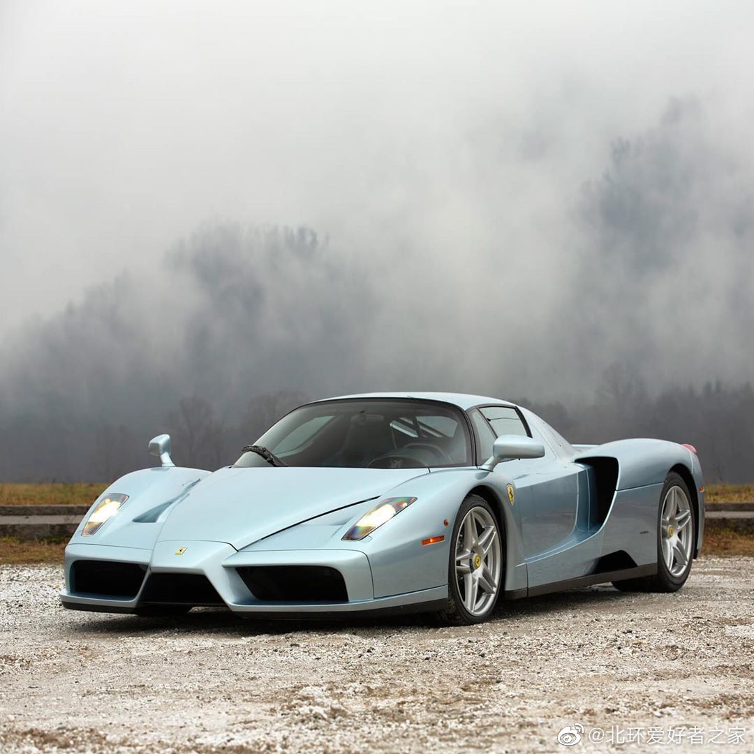 素雅的法拉利enzo看着让人安静