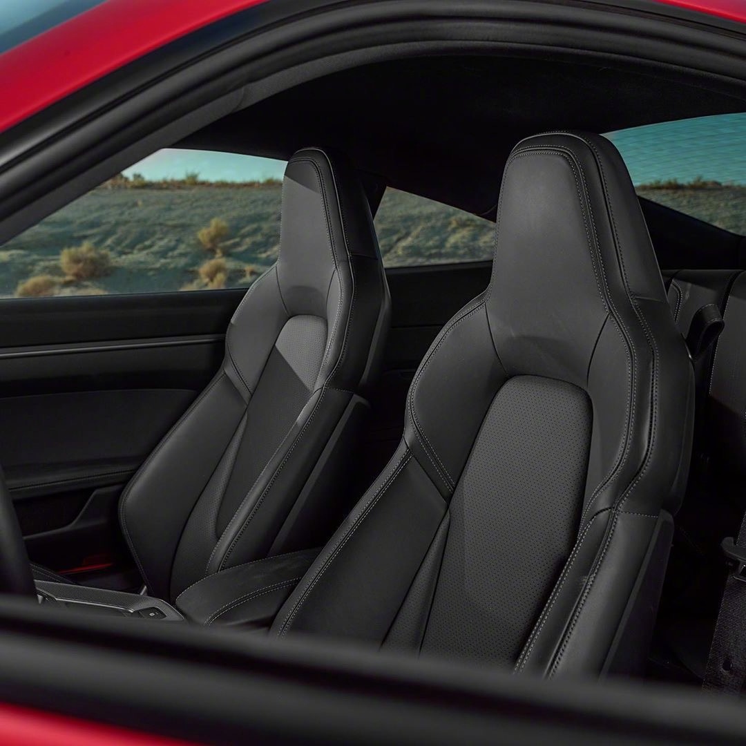 保时捷VS克尔维特，你会选择谁？