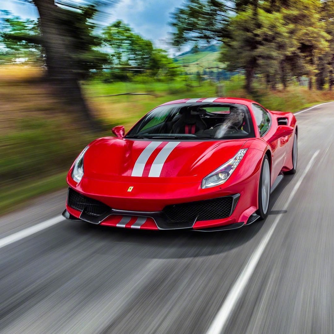 每天一组汽车美图：法拉利488pista犀利大片
