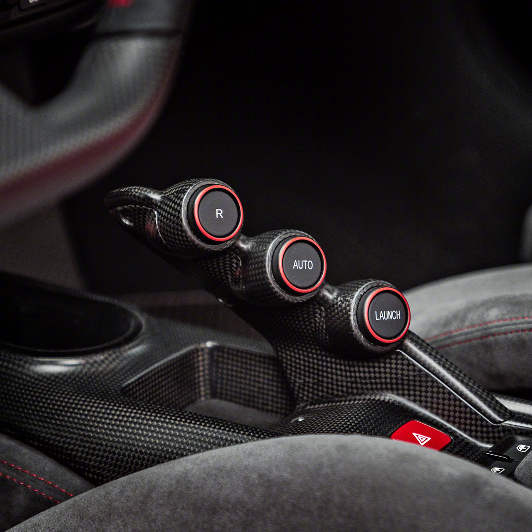 每天一组汽车美图：法拉利488pista犀利大片