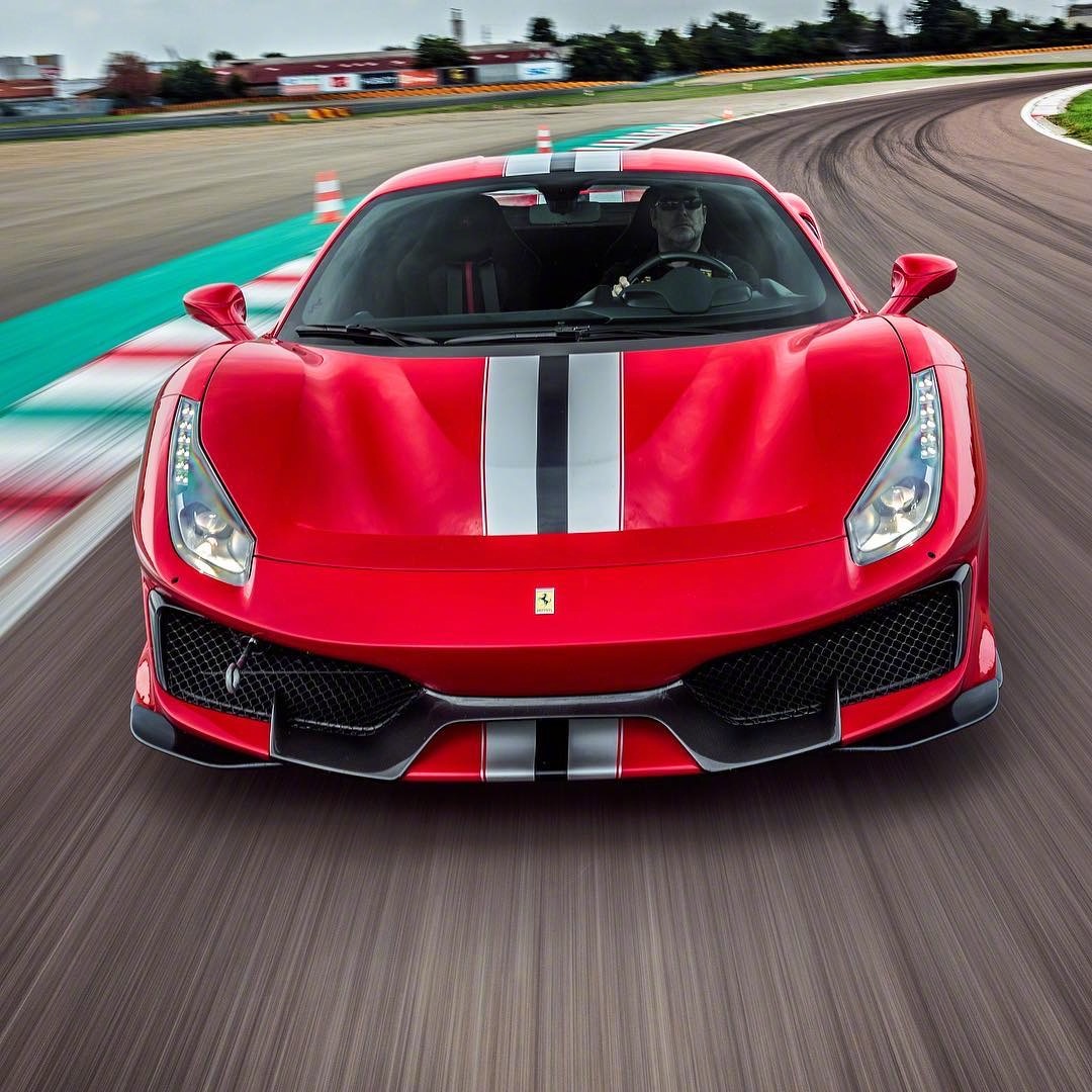 每天一组汽车美图：法拉利488pista犀利大片