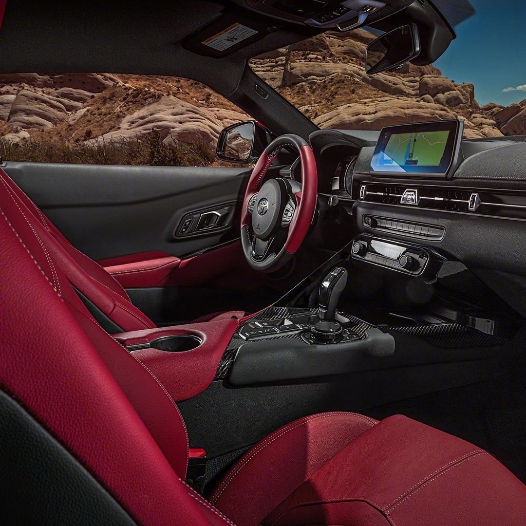 丰田supra，在拍摄布加迪领域有着无可替代的地位