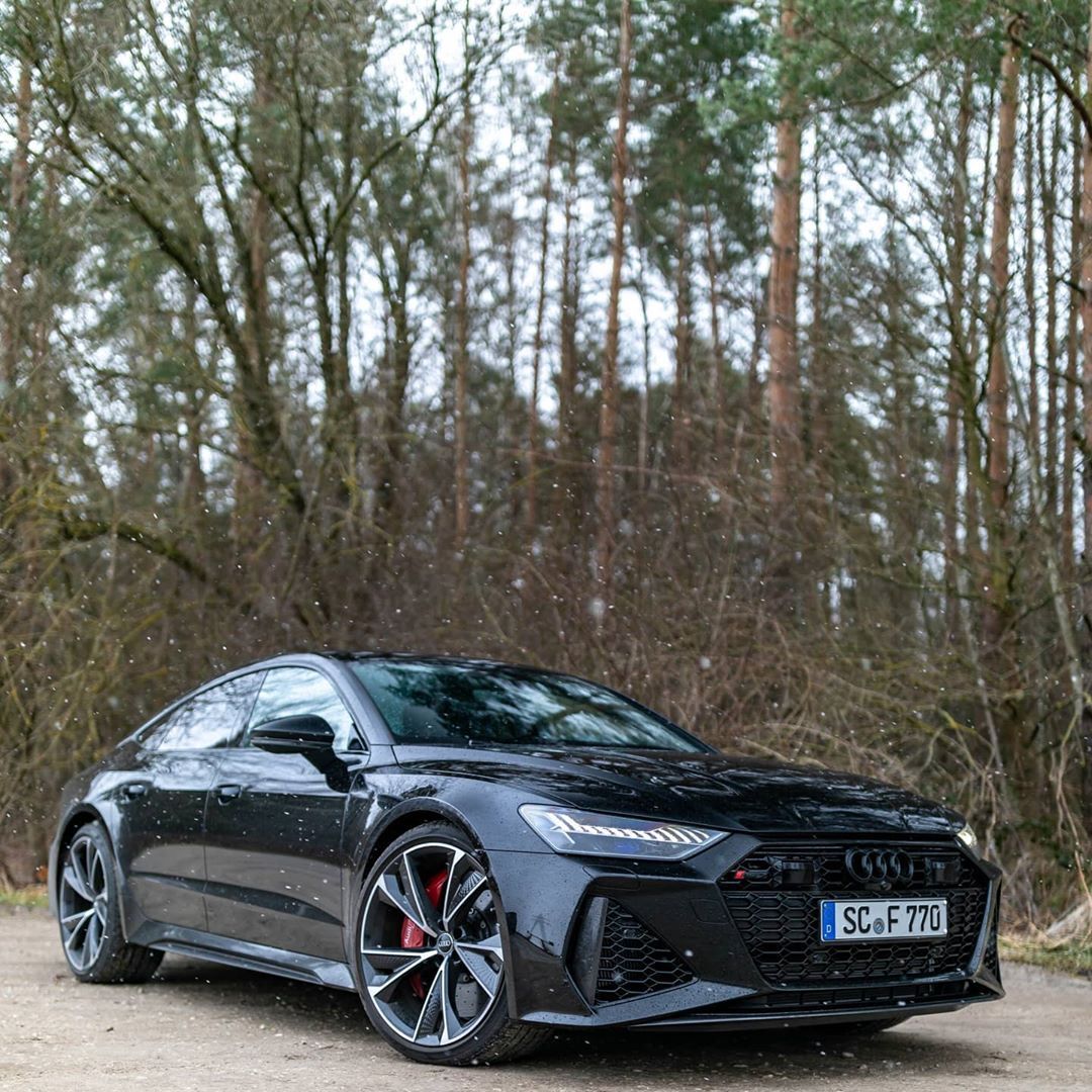 没时间解释了，快上车！ 出镜：Audi RS7 Sportback