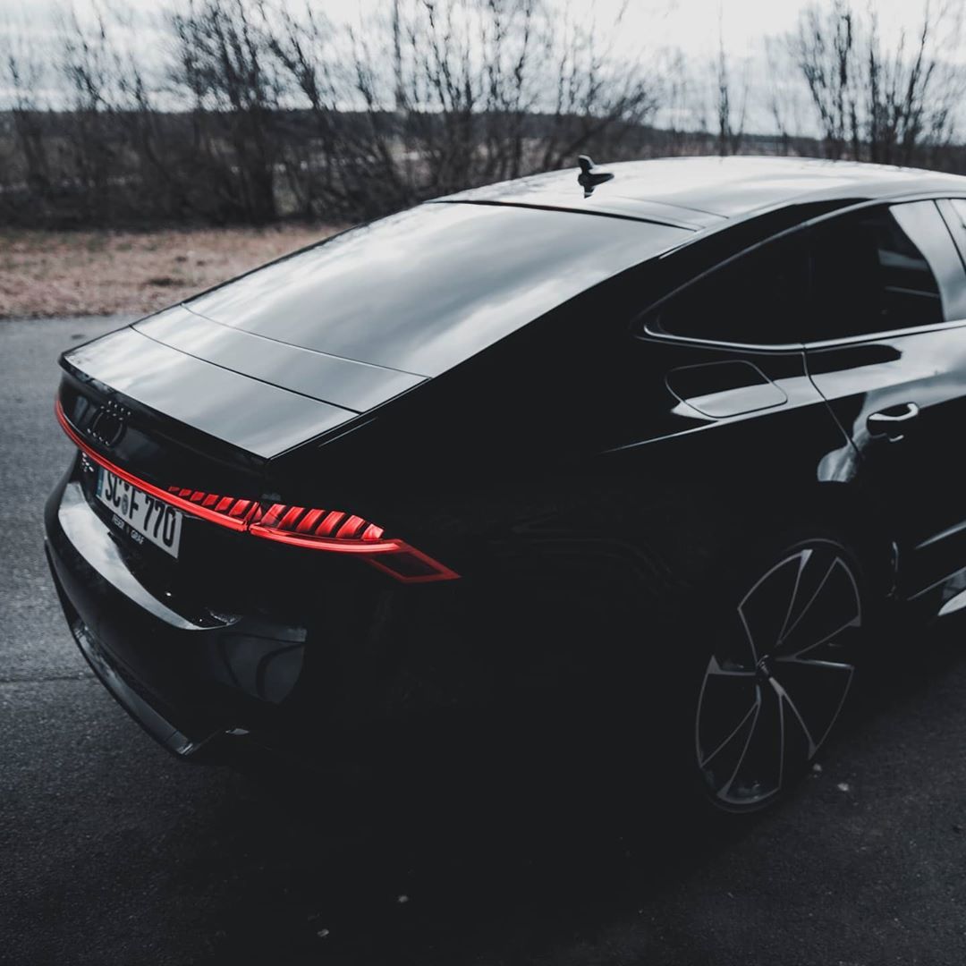 没时间解释了，快上车！ 出镜：Audi RS7 Sportback