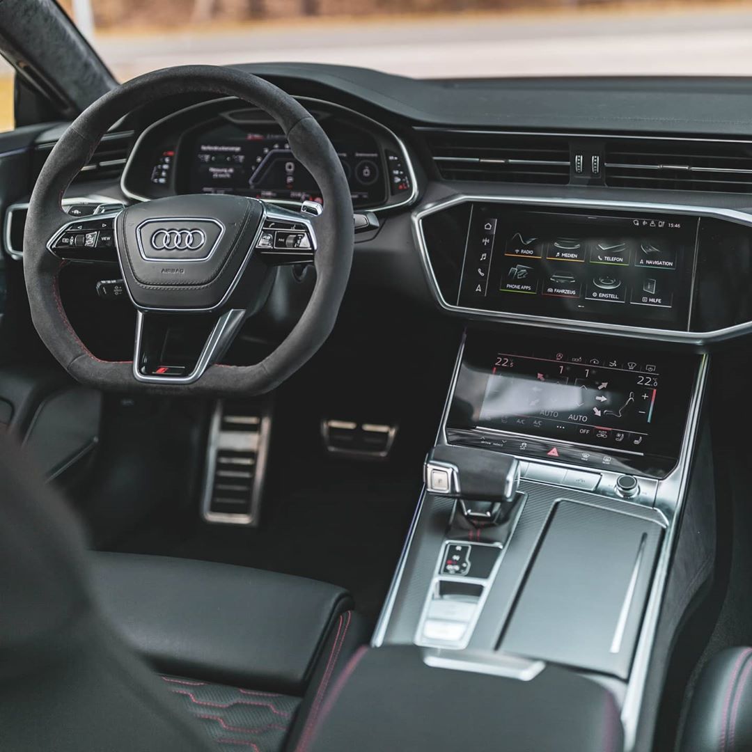 没时间解释了，快上车！ 出镜：Audi RS7 Sportback