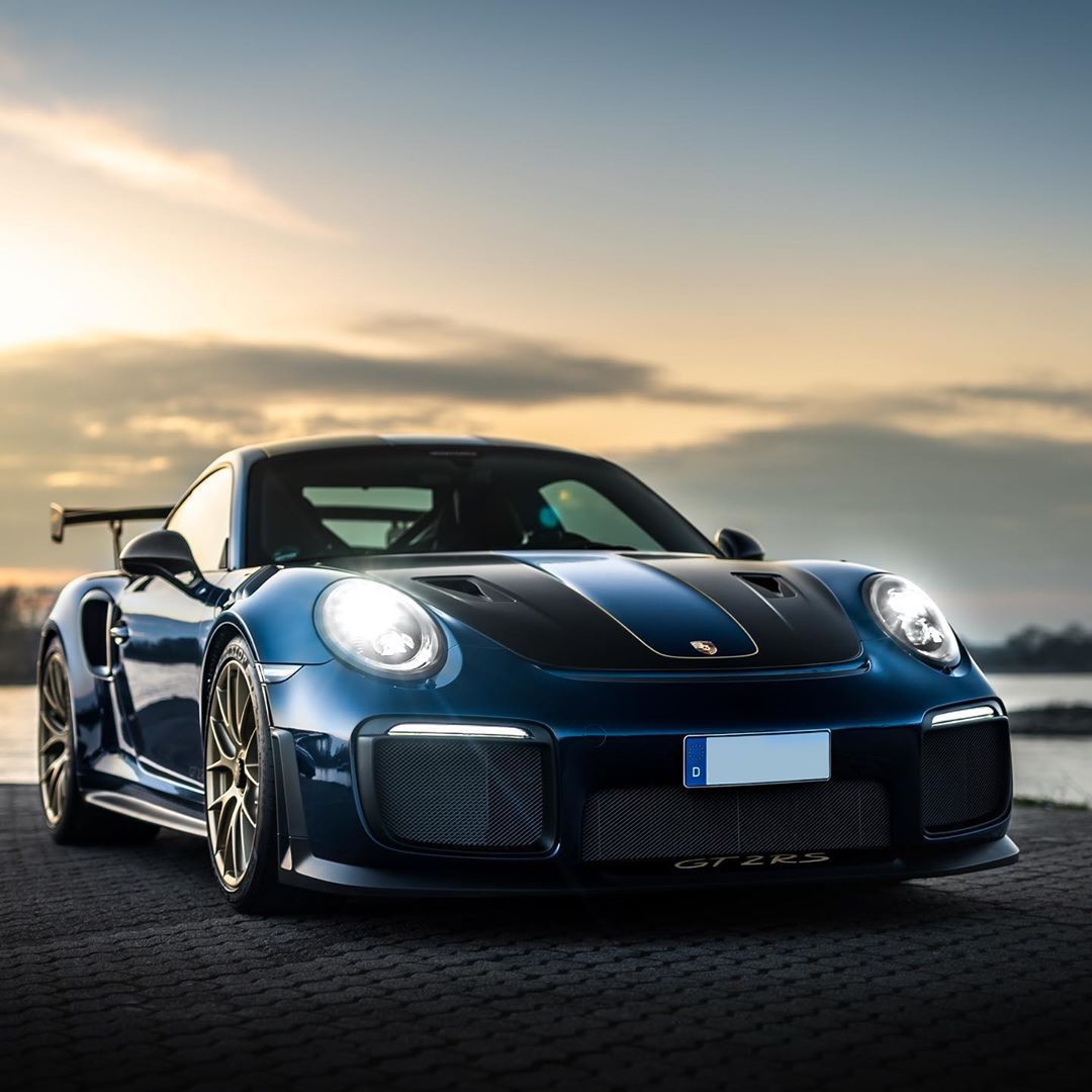 汽车美图大赏：保时捷911 GT2RS，PTS午夜蓝