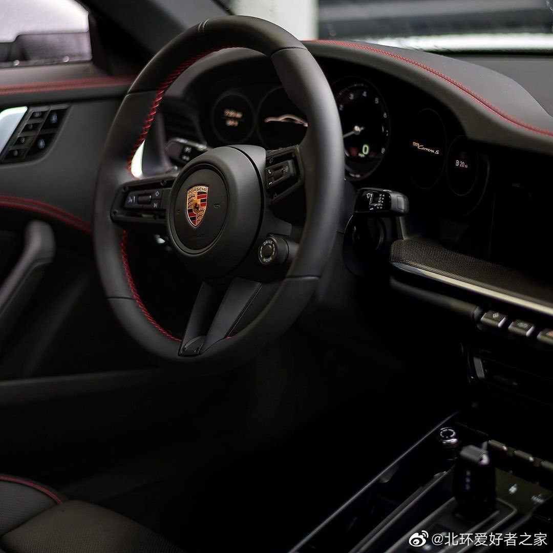 素雅的保时捷911 Carrera S配色！