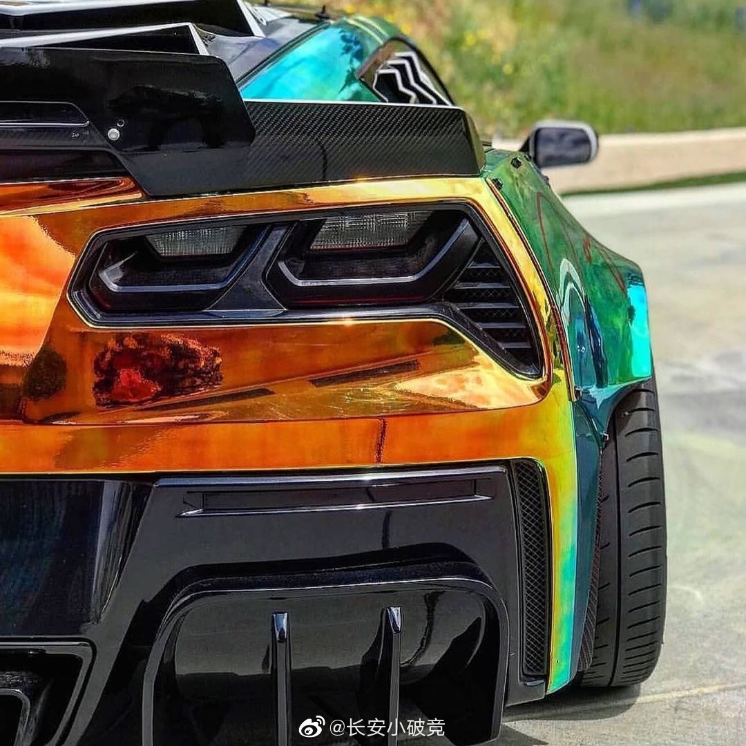 骚骚骚，这可真是太骚了。美国版五菱宏光的改色，太帅。