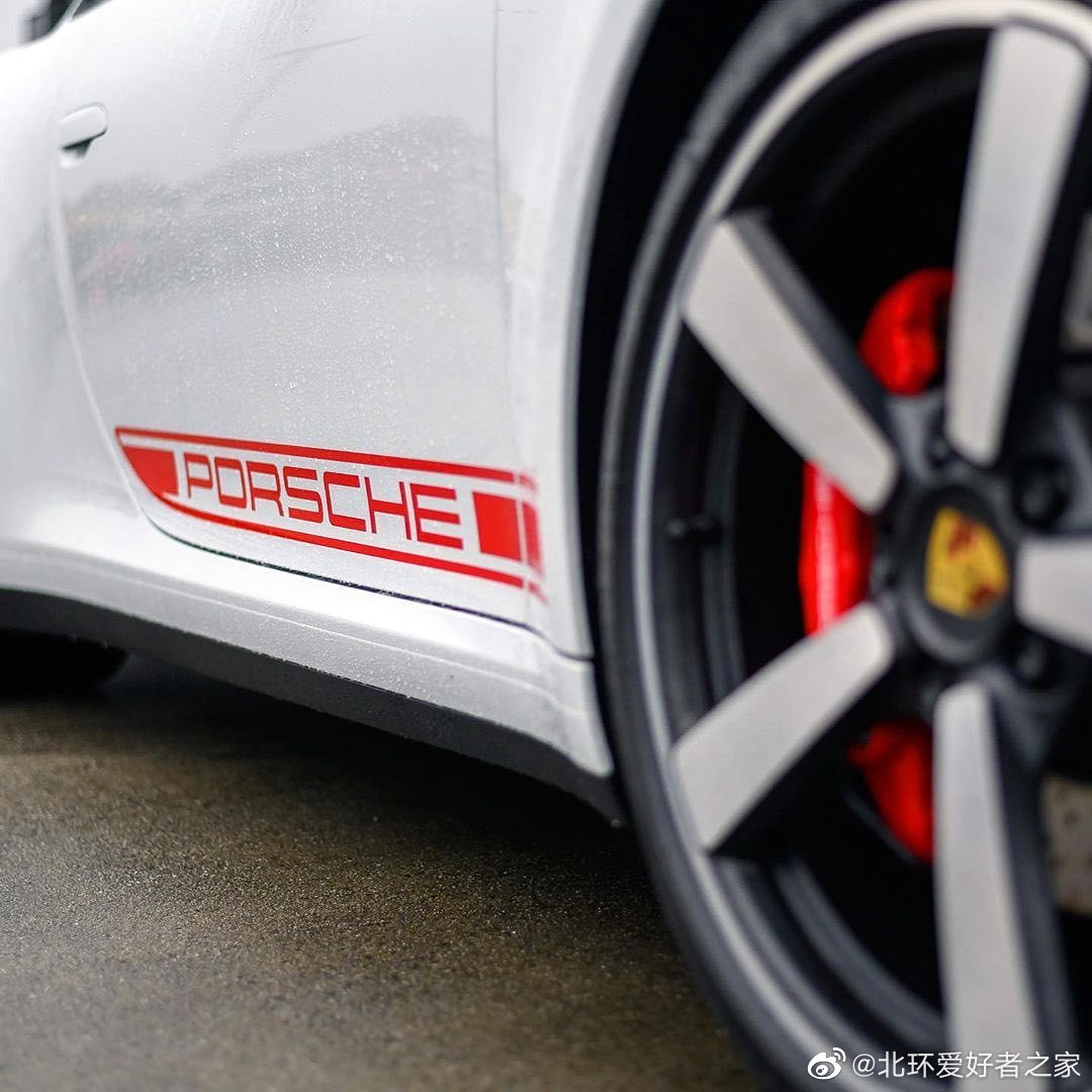 素雅的保时捷911 Carrera S配色！