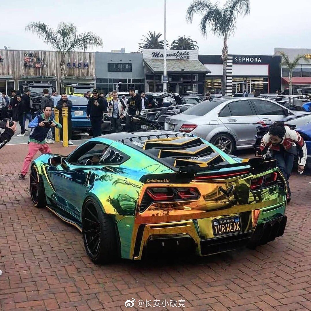 骚骚骚，这可真是太骚了。美国版五菱宏光的改色，太帅。