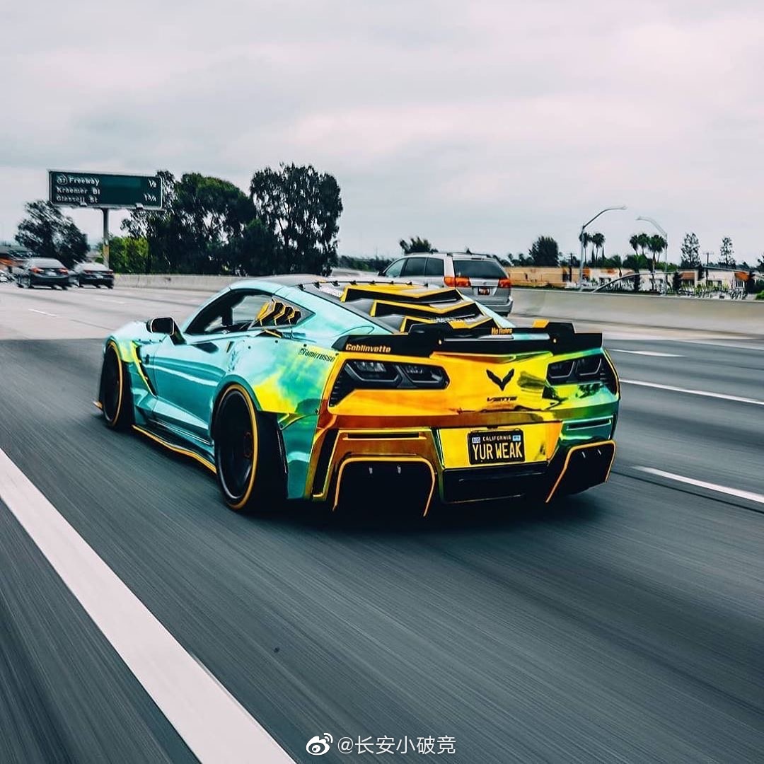 骚骚骚，这可真是太骚了。美国版五菱宏光的改色，太帅。