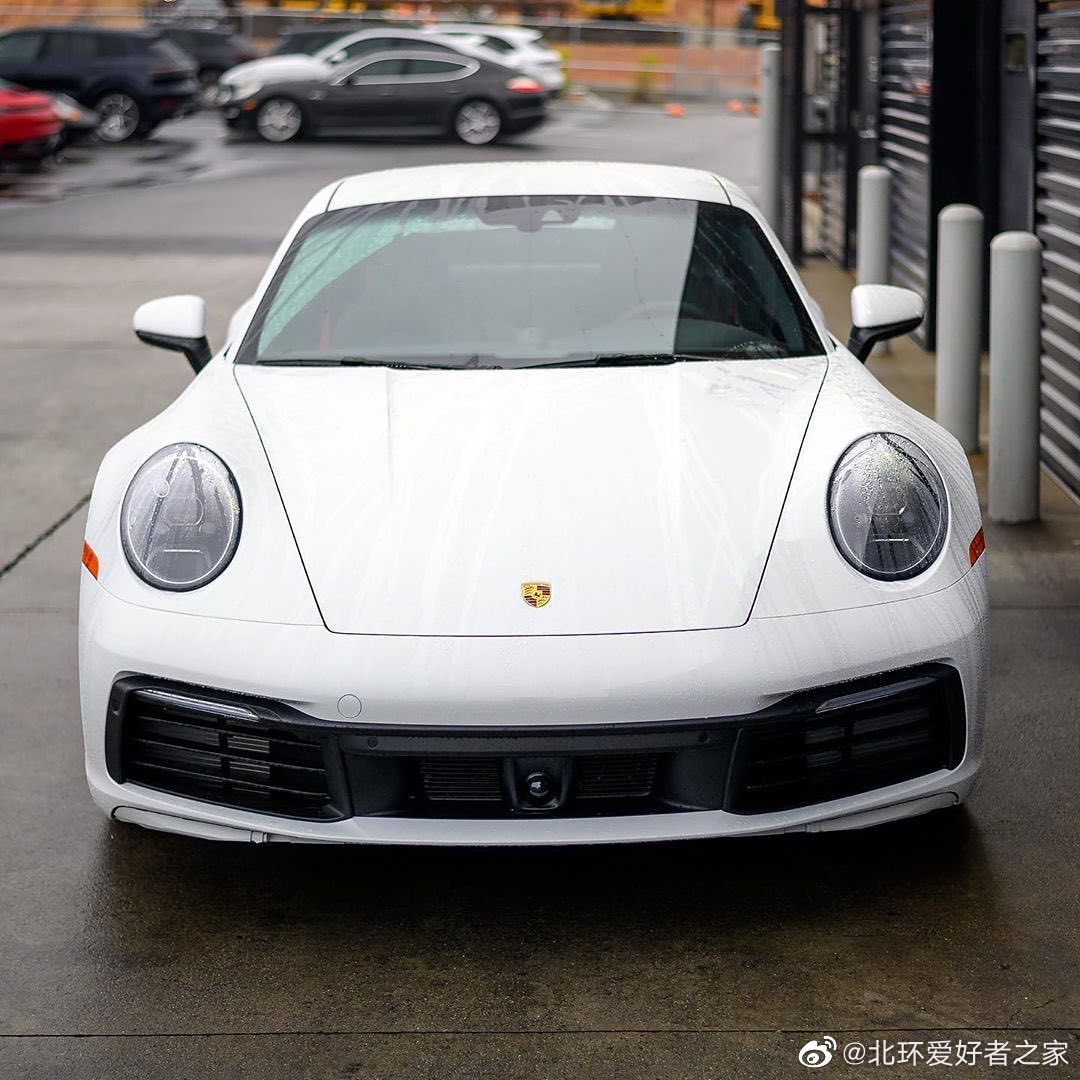 素雅的保时捷911 Carrera S配色！