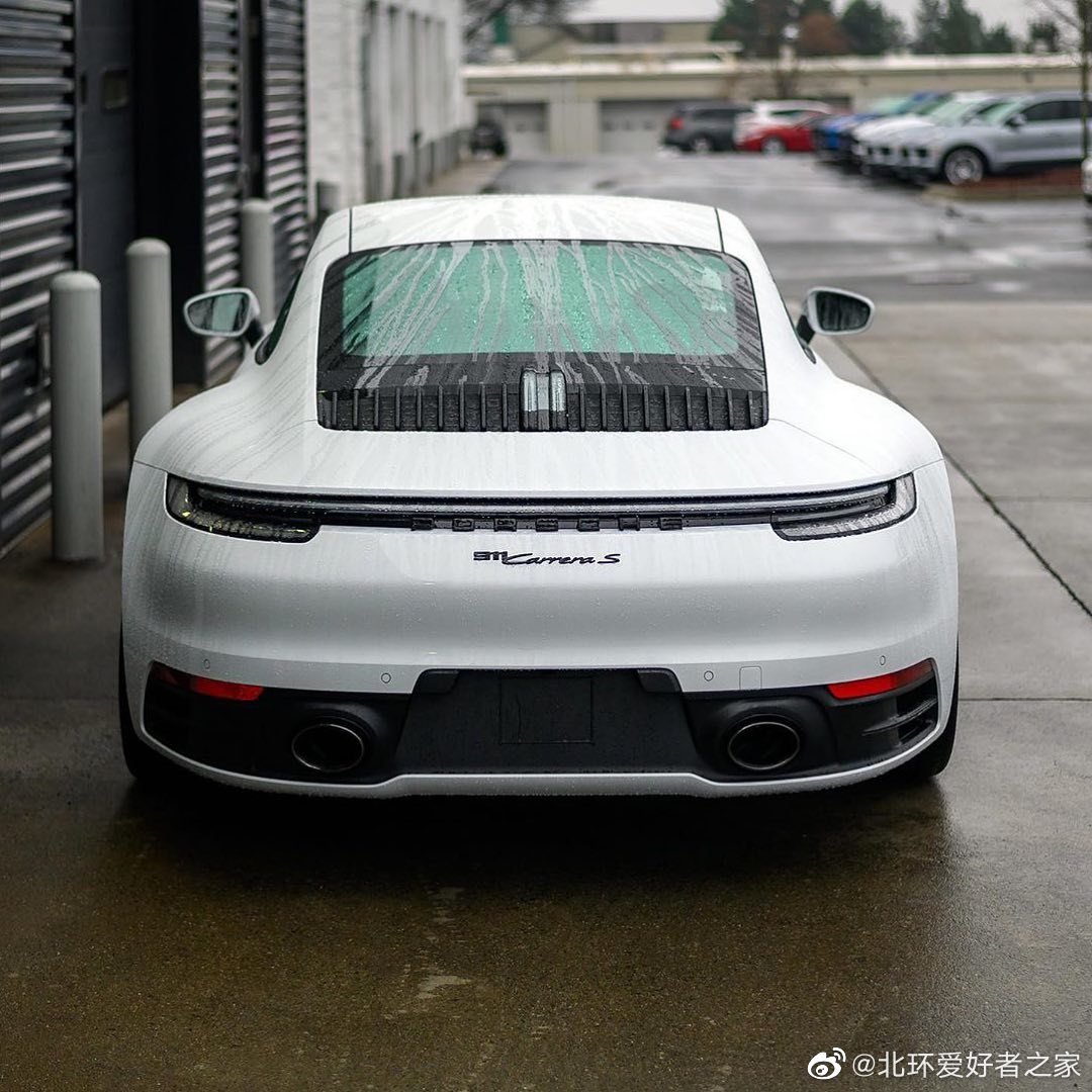 素雅的保时捷911 Carrera S配色！