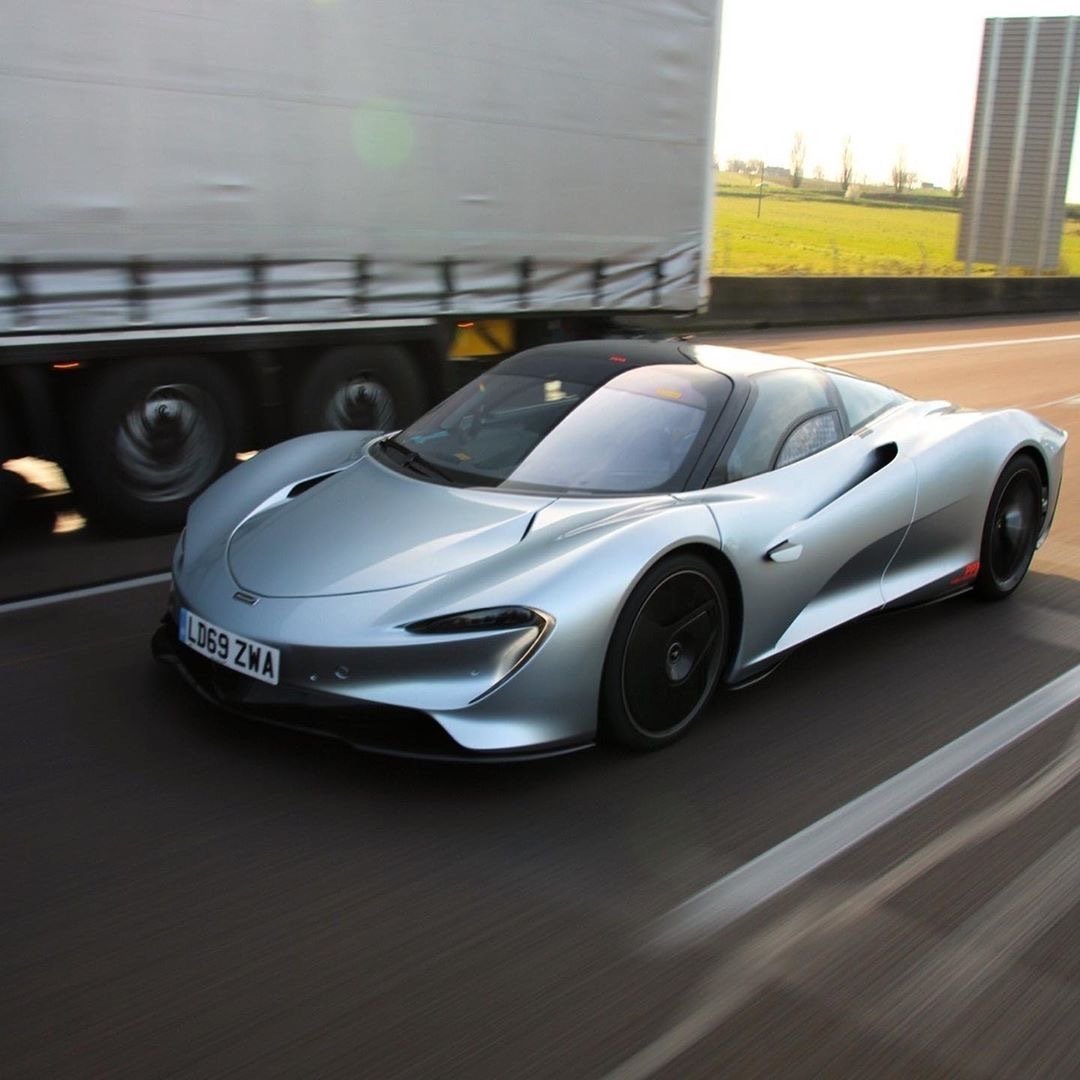 迈凯轮speedtail，前脸和保时捷taycan神似