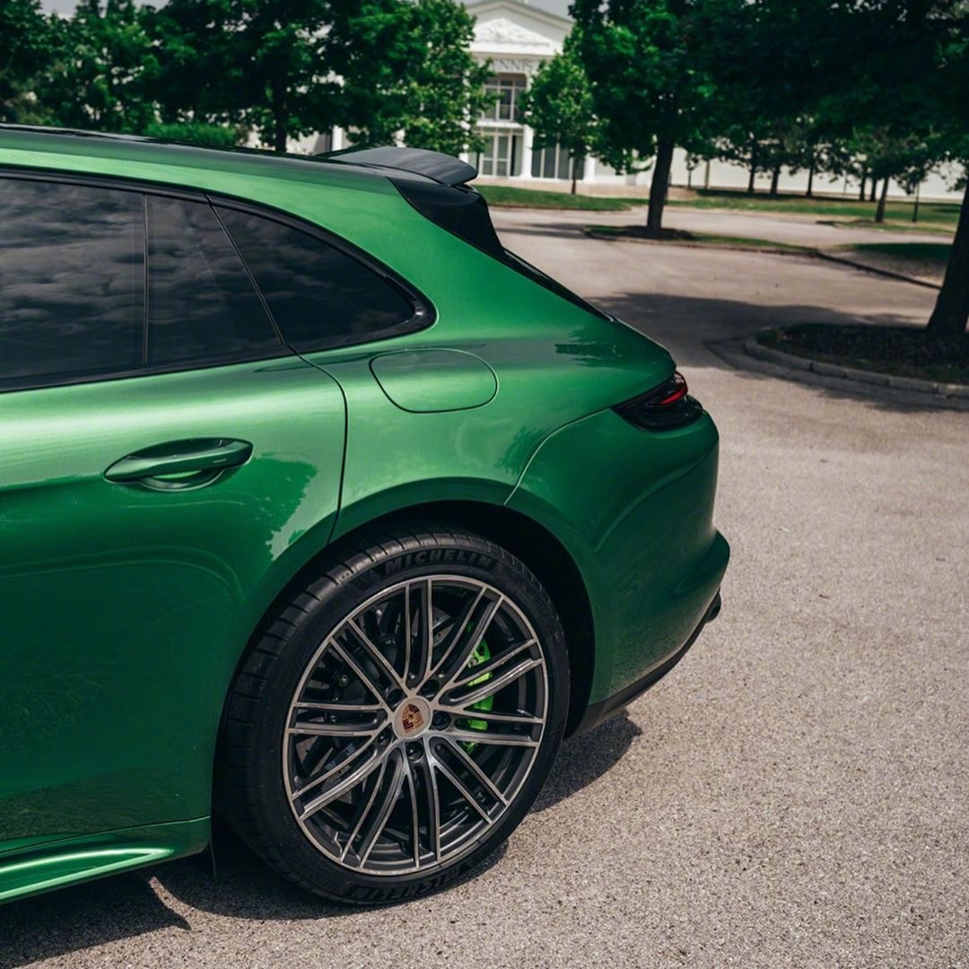 绿色的保时捷panamera ST可太罕见了吧！