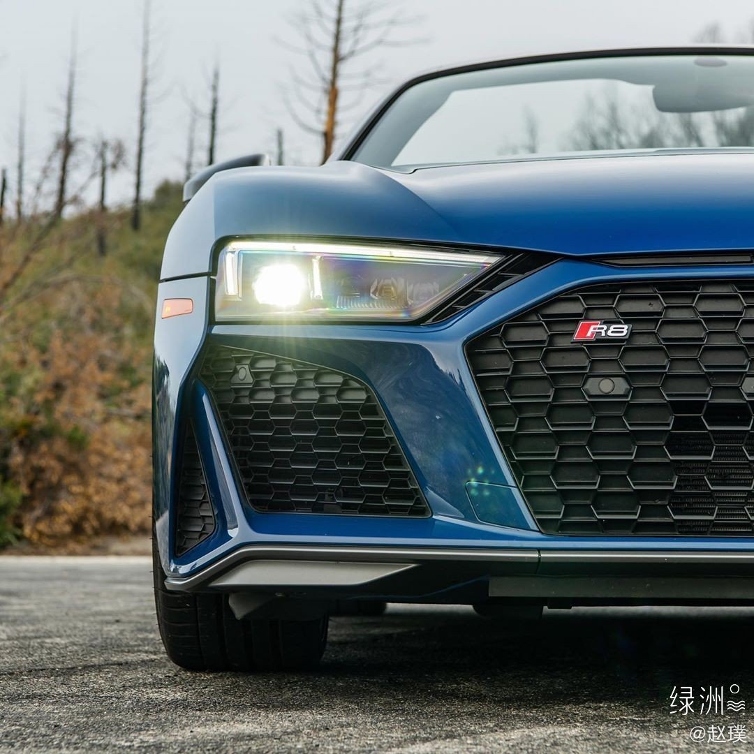 奥迪R8敞篷 天气热了，就要开敞篷